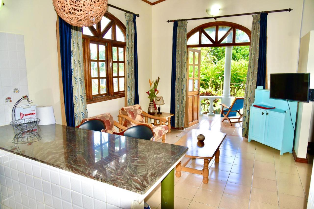 La Petite Maison And Sea Splash Baie Sainte Anne Esterno foto
